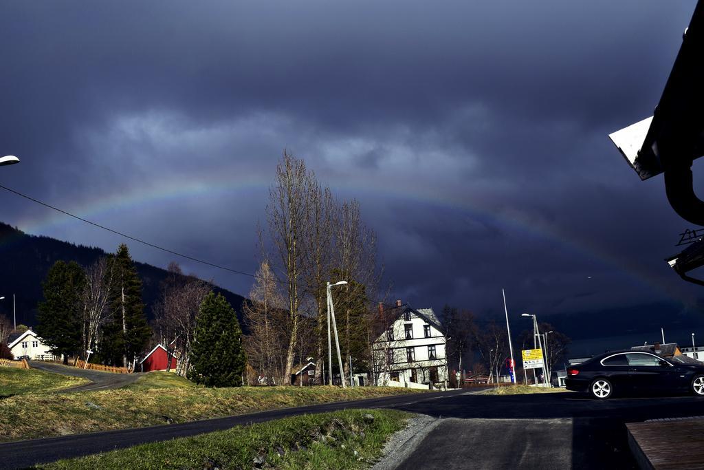 Lyngseidet Gjestegard As Exteriör bild